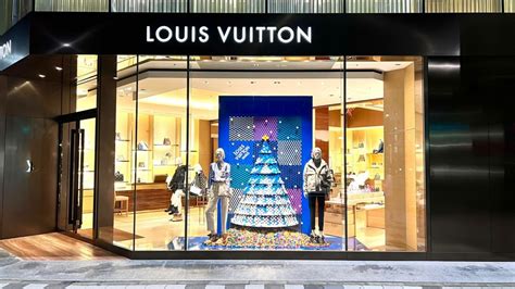 Louis Vuitton Partners With Lego on Holiday Window Displays